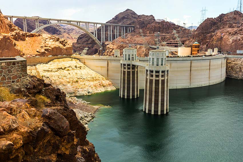 The Hoover Dam: Steel Wonders of the World