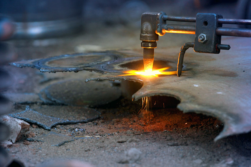 Oxy acetylene cutting